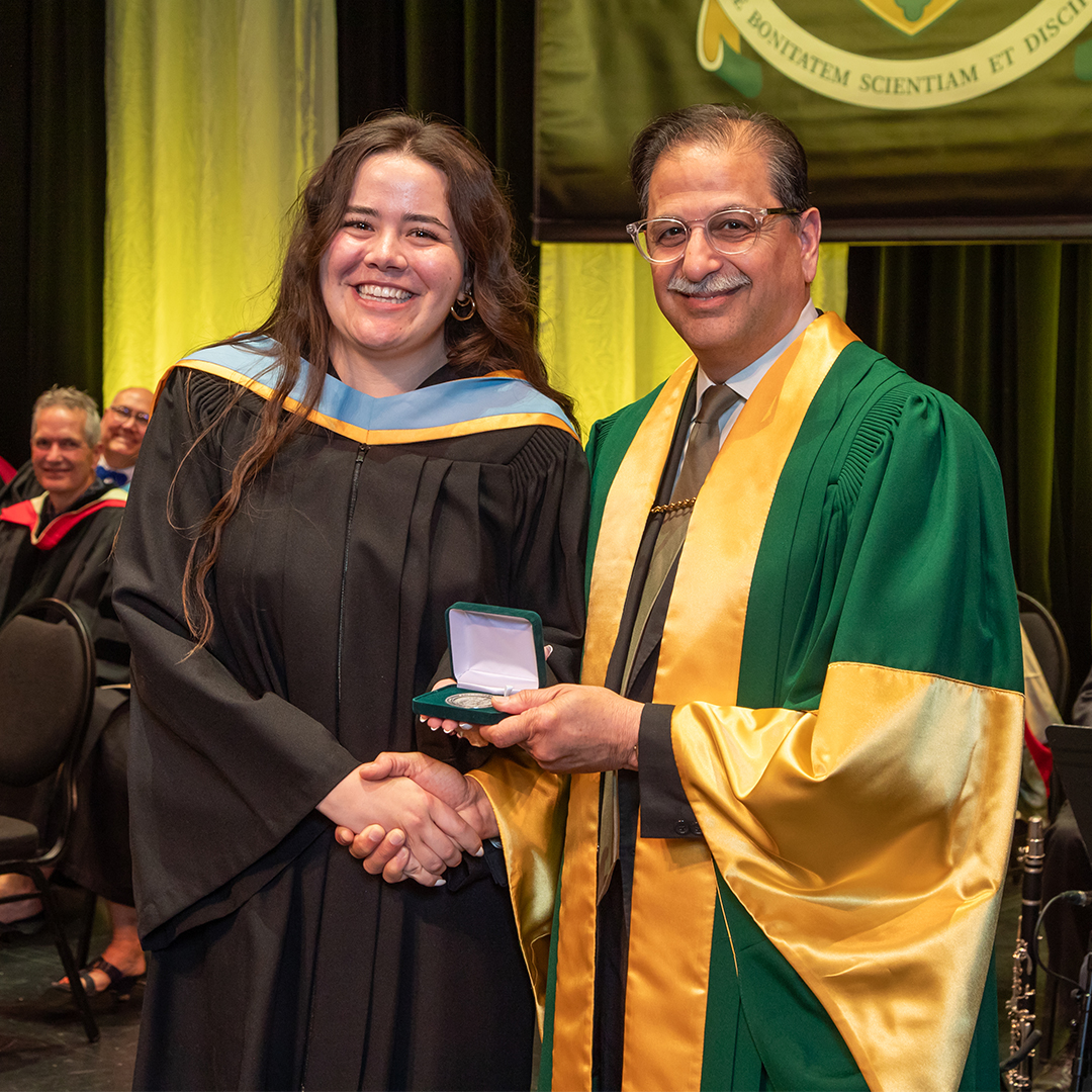 Kathleen Fernandes receiving the University Medal for Education from Dr. Farooqi